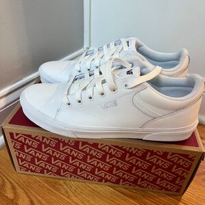 Men's New Van's Seldan Leather white shoes Size 11